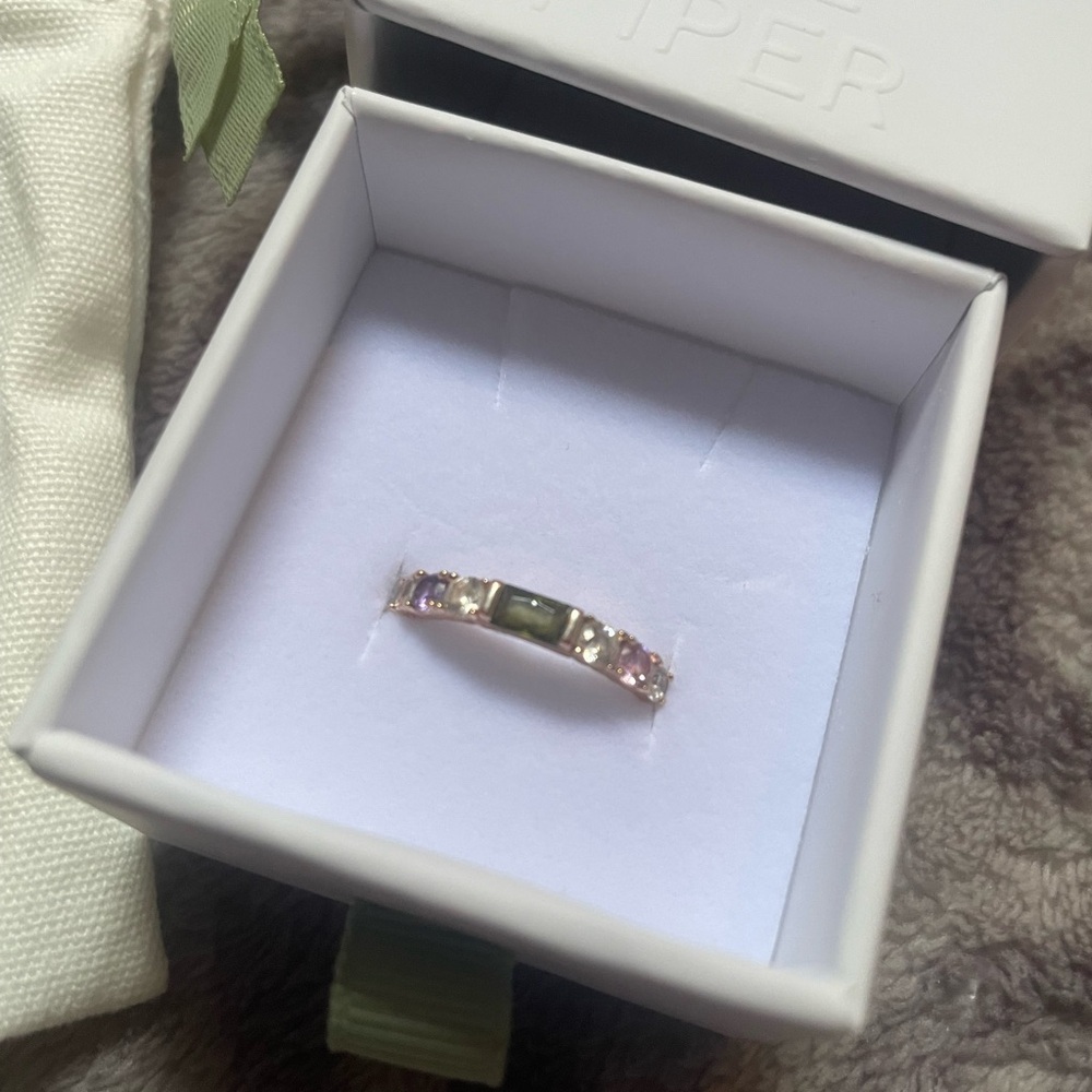 Nwt Gold Stackable Ring With Olive Center And Pas… - image 5